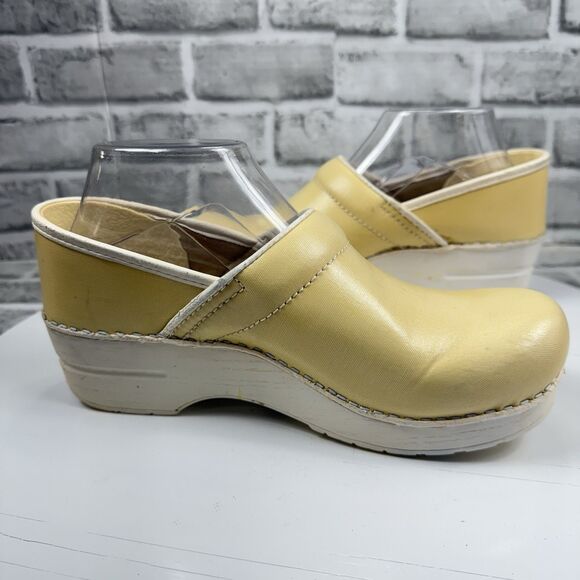 Dansko XP Professional Vegan Leather Women’s Size 39- US 8.5/9 Yellow Clogs - Picture 3 of 12